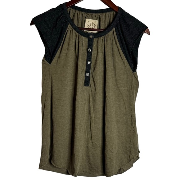 Chaser Heathered Dark Gray Olive Tee Contrasting Shoulder Colour Buttons Medium - Picture 1 of 16